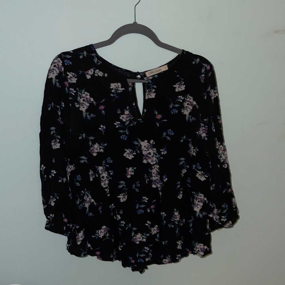 black and floral 3/4 sleeve shirt!